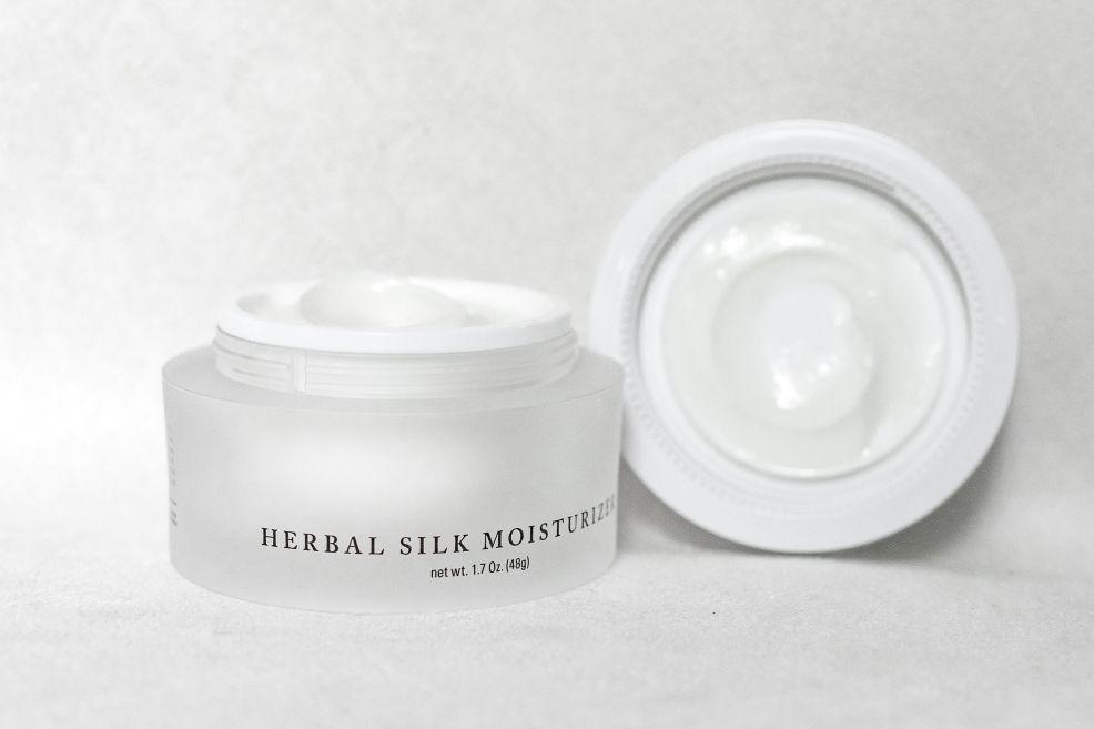 Face Oil or Face Cream? What’s best for you?